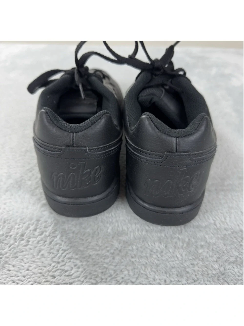 Nike Men's Eberon Black Low Top Sneakers Size 10 US AQ1775-003